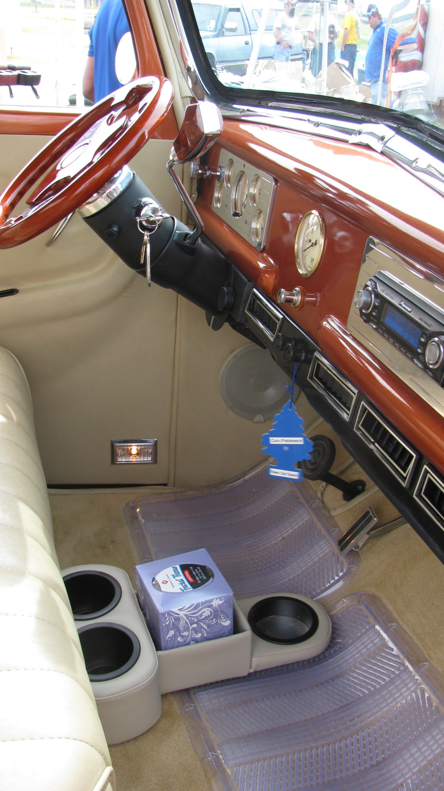 White Hot Rod Drinkster Floor Console with Shift Boot