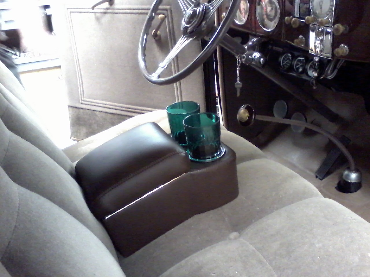 Hot Rod Drinkster Console with Shift Boot